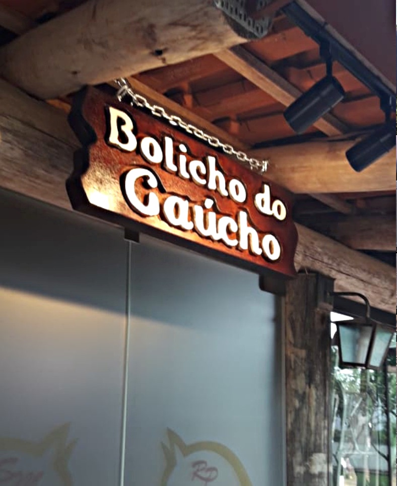 entalhe da placa Bollicho do Gaúcho