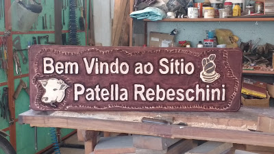 entalhe da placa Bollicho do Gaúcho